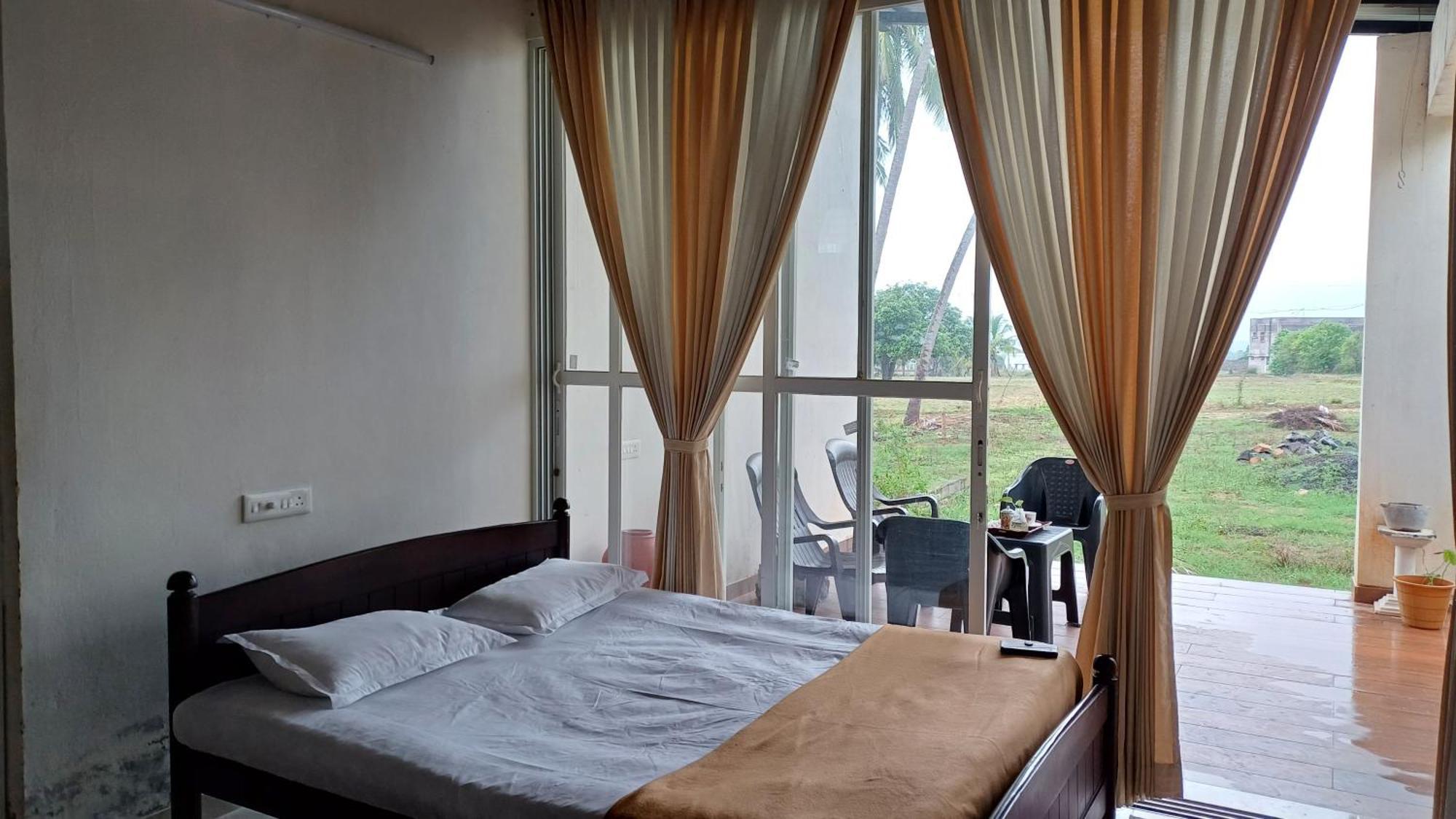 Shi'S Unique & Private 180 Degree Glass House In Pollāchi Esterno foto